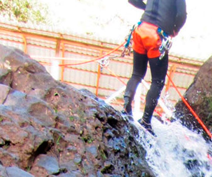 canyoning-waterfall-half-day-ecuador-adventure-travel2