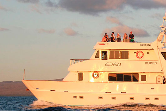 eden-tourist-superior-galapagos-southern-islands-budget-cruises